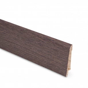 Плинтус шпонированный Lab Arte Oak Greybrown 70х15х2500 в интерьере