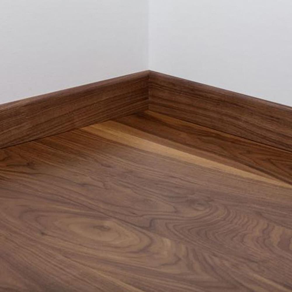 Плинтус шпонированный Tarkett WALNUT 80х20х2400
