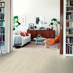 Плитка ПВХ Pergo Classic Plank Click V3107-40020 Дуб Нордик Белый 1251*187*4,5 (2,105) в интерьере