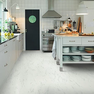 Плитка ПВХ Pergo Tile Glue V3218-40136 Мрамор Итальянский (3,841) в интерьере
